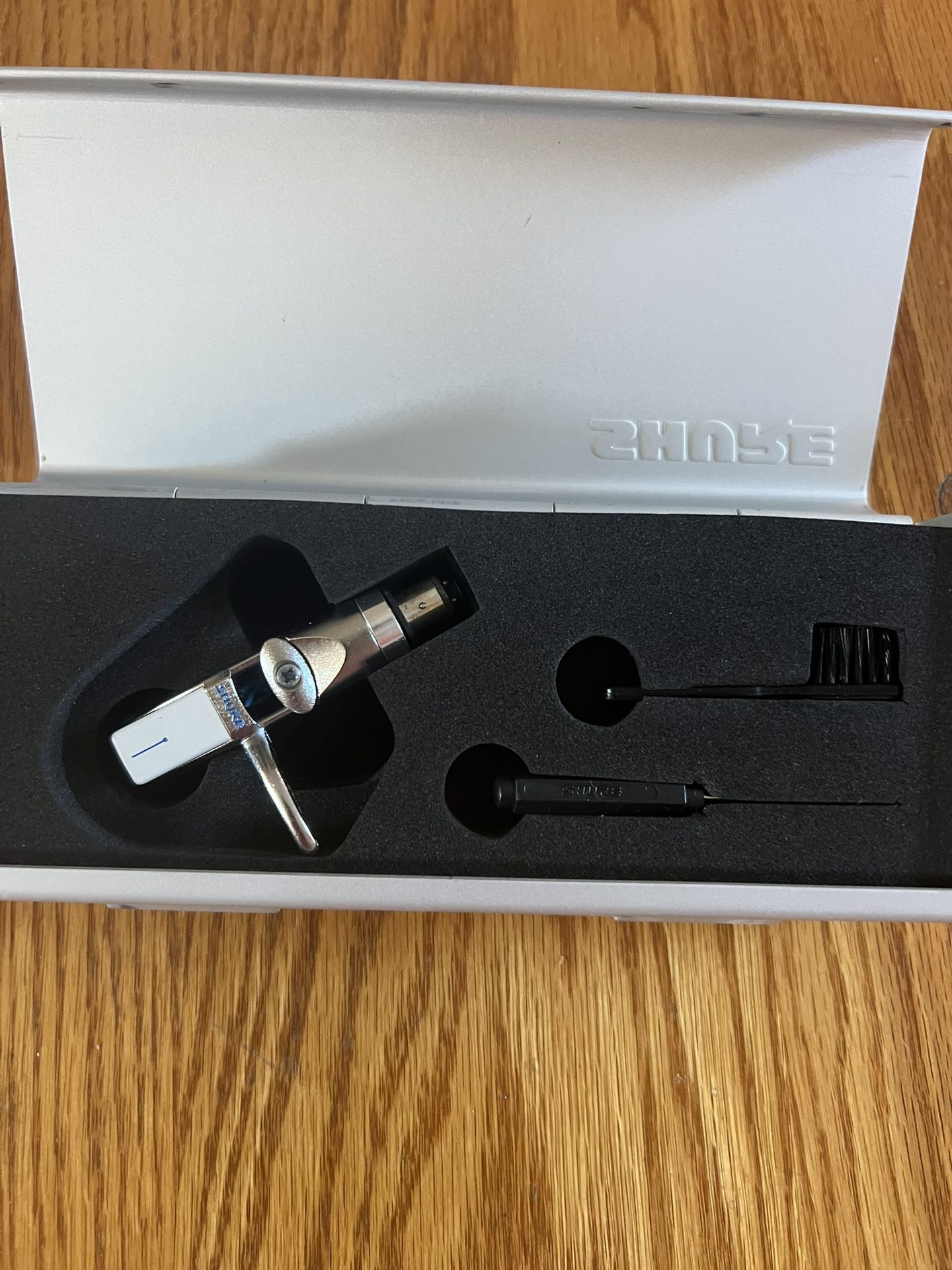 Shure WHLB White Label DJ cartridge and needle + metal case