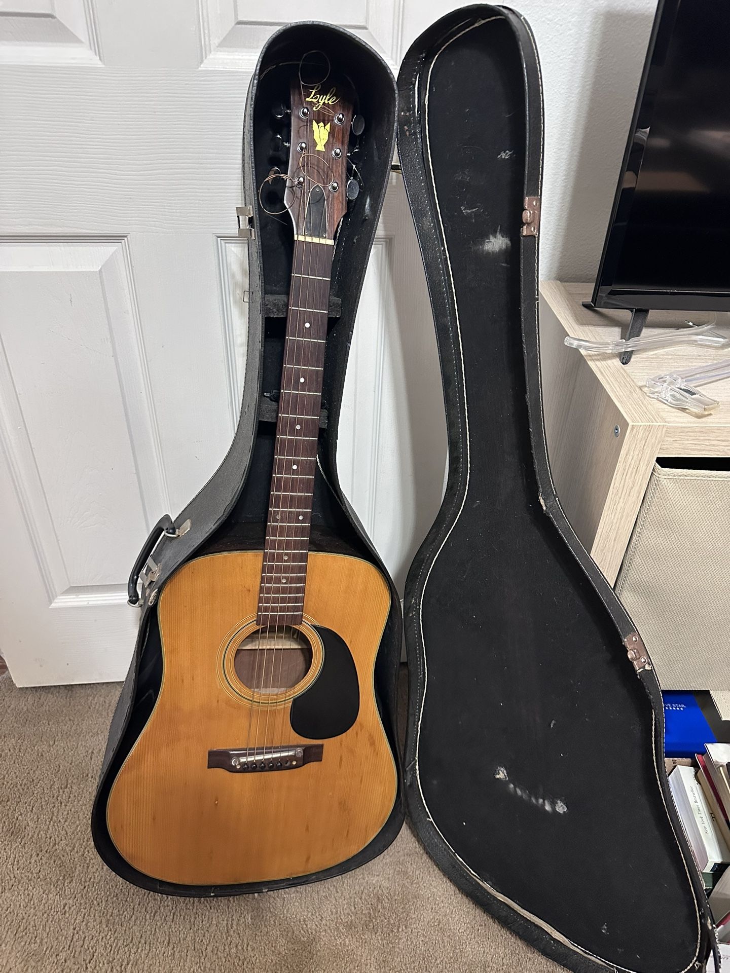 Vintage Acoustic Guitar