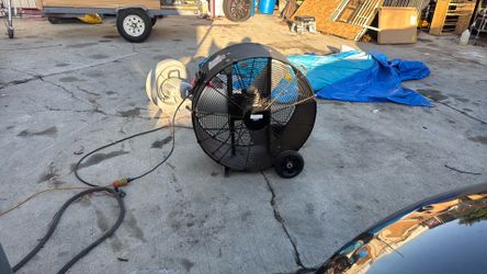 Giant fan