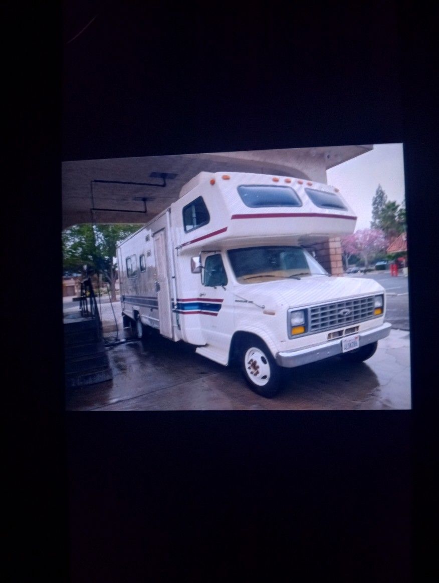 1984 FORD COBRA MOTOR HOME 26 FEET