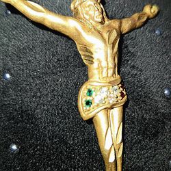 14k gold pedant with diamonds,emerald and rubies