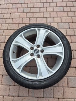 4 Range Rover sport wheels with new tires
