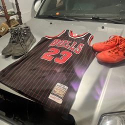 JERSEY LIKE NEW AND SO ARE AIRMAX