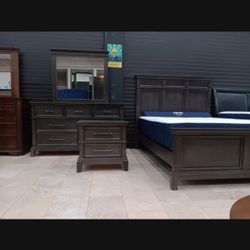 *Summer Closeout Sale!!!*---Classic Lindex Queen Bedroom Sets---Limited Stock!!!---Delivery And Financing🤭