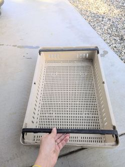 Stackable heavy duty plastic basket ..... Hablo español