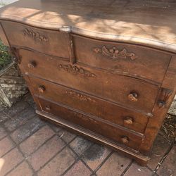 Antigue Dresser