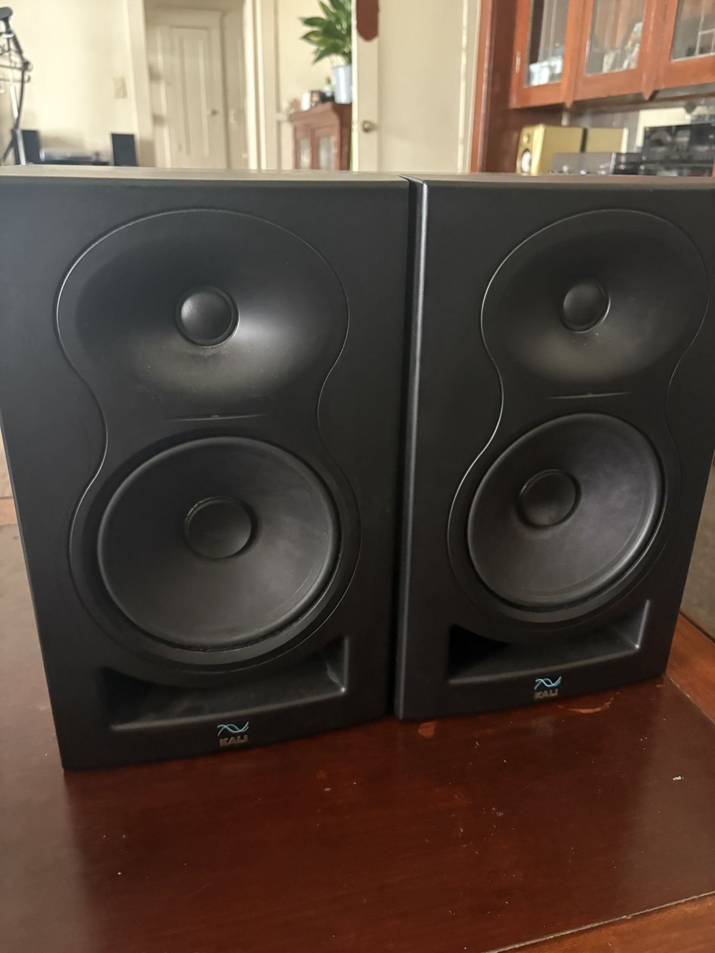 Kali Audio LP-6