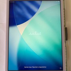 Apple iPad 8 128gb 26.1 with  keyboard