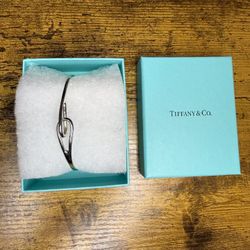 🔥Authentic Tiffany & Co. Love Hoop Sterling Silver Bracelet – Box Included 💝💝