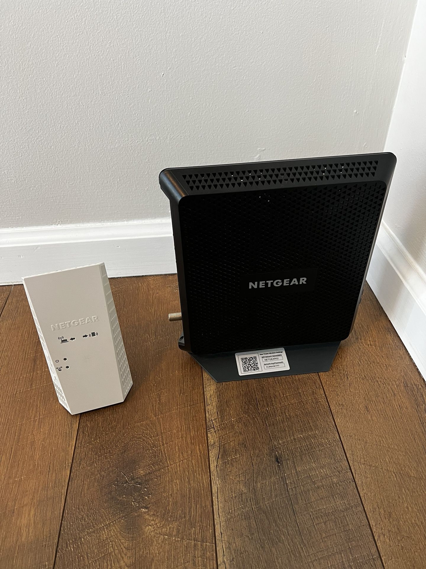 Netgear Nighthawk Router And Wifi Extender 