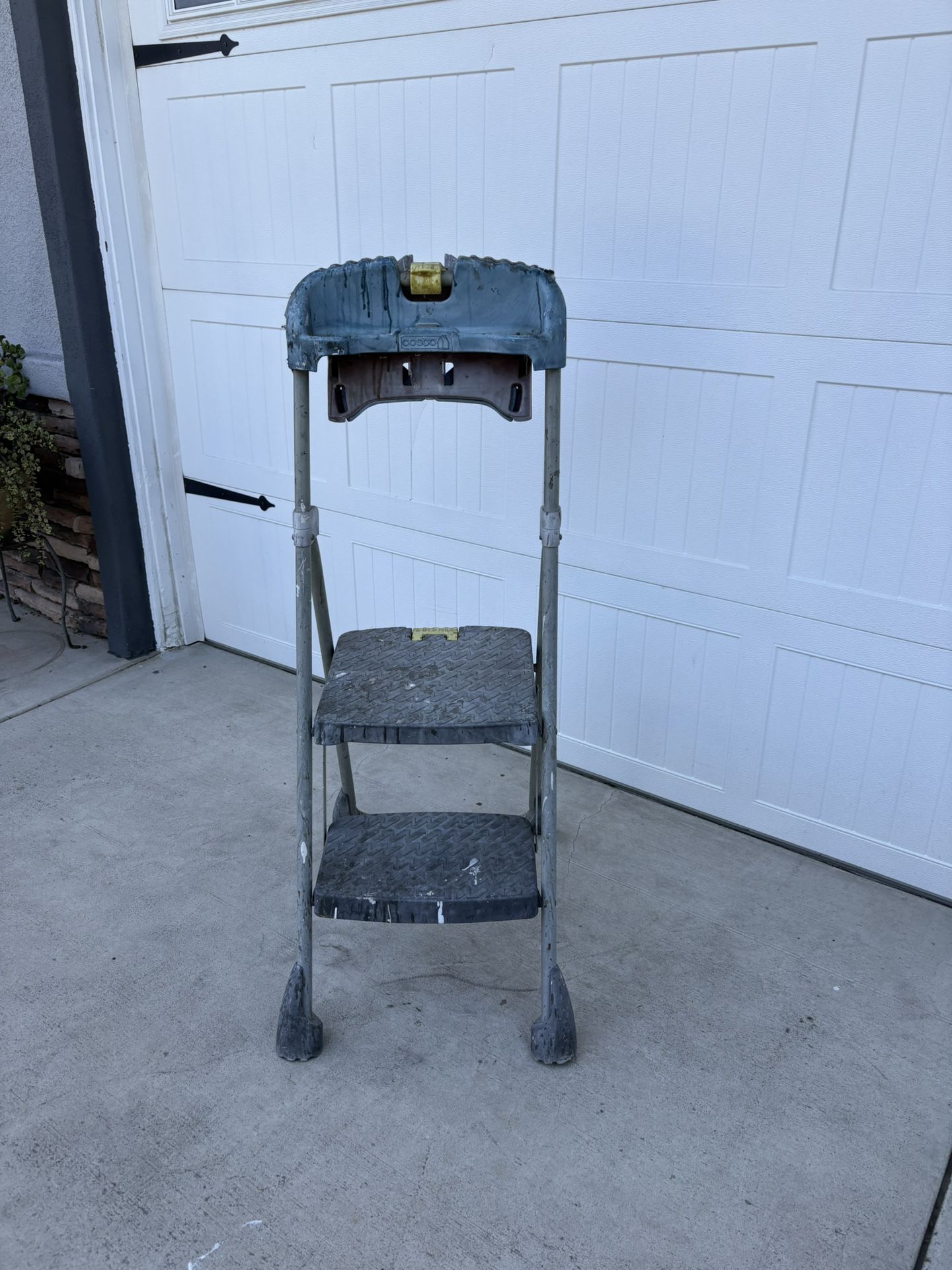 2 Step Ladder - Heavy Duty