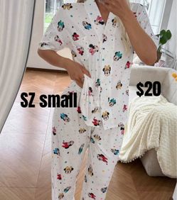 Mickey & Minnie Mouse Pajama Set Size Small❤️❤️