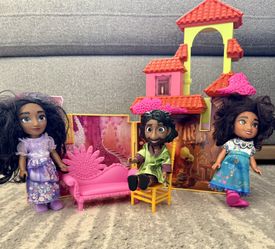 Disney ENCANTO Mirabel Madrigal Storytelling Adventure Set w/ Isabela Bruno