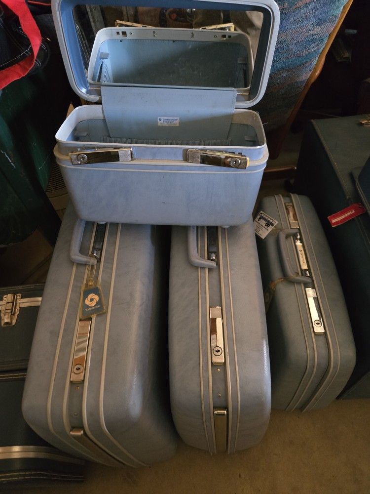 Vintage Hard Suitcase Set