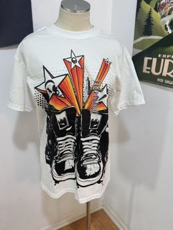 Graphic T-Shirt Medium Hip Hop style old school high tops Nike