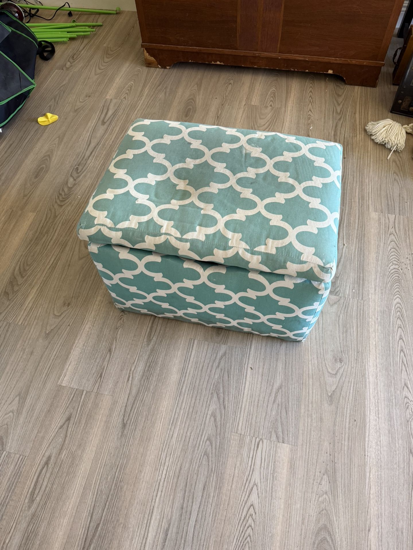 Free cushion seat storage furniture