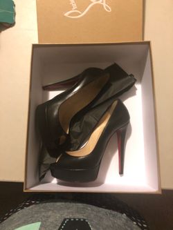 Christian Louboutin Peep Toe Pumps 35.5