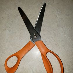 Fiskars Sewing Pinking Shears New Cond. 

