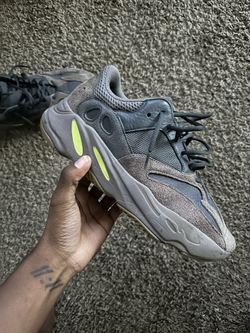 Yeezy 700 Mauve Size 12