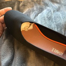 Left Shoe Size 10 Black Flats