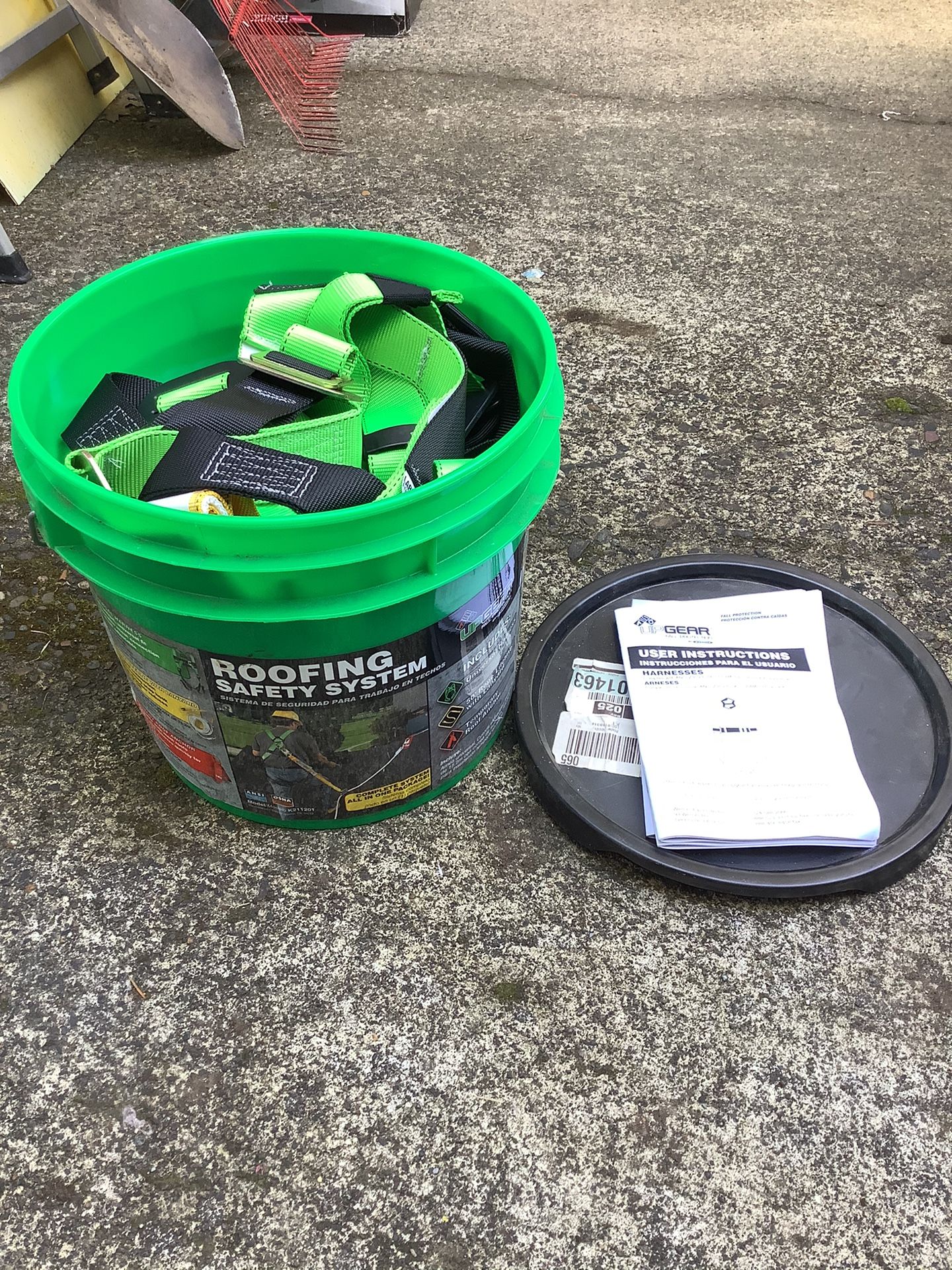 ROOFING SAFETY HARNES( NEW)