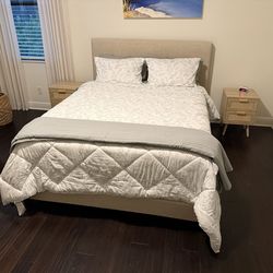 Beautiful Bedroom Set  With 2 Side Tables