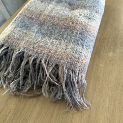 Shawl Wrap Elegant Soft And Warm While Also Feeling Light.