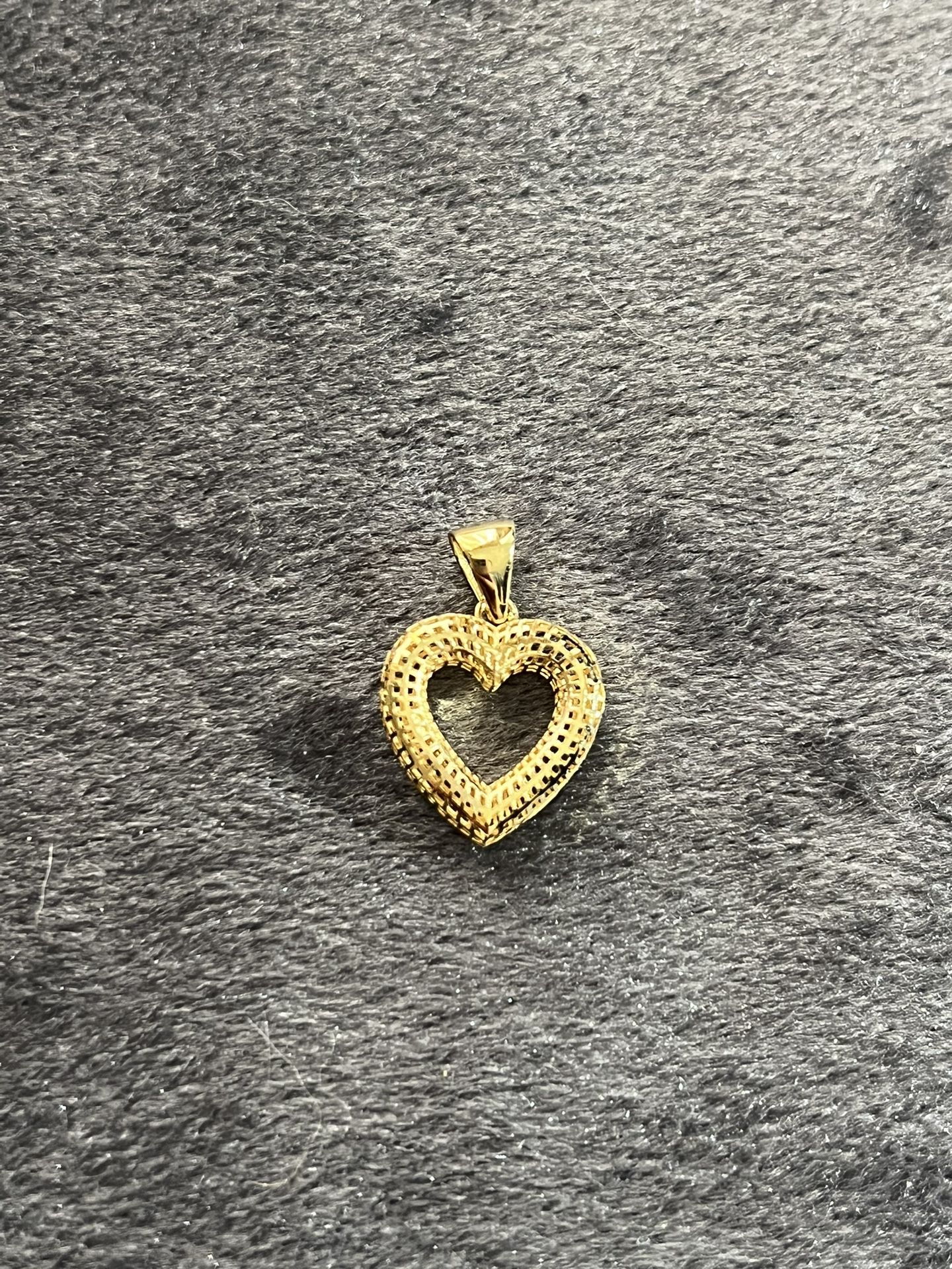 18k Saudi Gold Heart Pendant