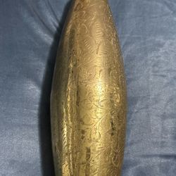 Elegant Vintage Etched Brass  Middle Eastern Or Indian Vase 19” tall.  Stunning   W Hialeah, 12ave n 45th St.      $45 Local pick up  n Cash Only . 