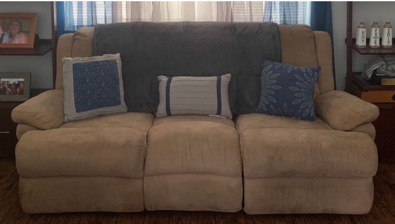 3 seater couch, 2 Ends Recline
