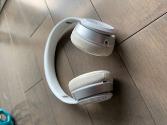 BeatsSolo Wireless Headphones White