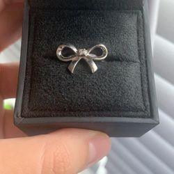 925 STERLING SILVER BOW RING WITH A Very Small DIAMOND IN THE CENTER, Size 6 