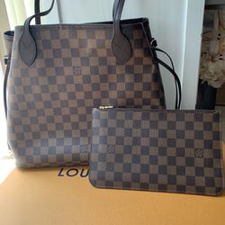 Authentic Louis Vuitton purse for Sale in Visalia, CA - OfferUp