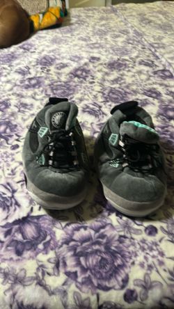 House slippers - one size sneakers look