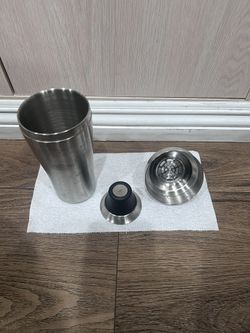 OXO Steel Single Wall Cocktail Shaker. Nevered Used, opened Box. Just Like New Retails For $29