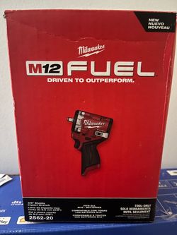 Milwaukee M12 FUEL 3/8" Stubby Impact Wrench