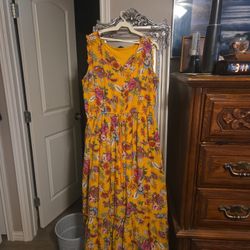Long Dress BY ANNA. Size L. Excellent Condition.