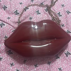 Lip purse