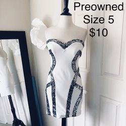 Preowned White Party Dress Size 5
