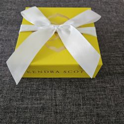 Kendra Scott Gold Charm "z" and "q" - Irvine