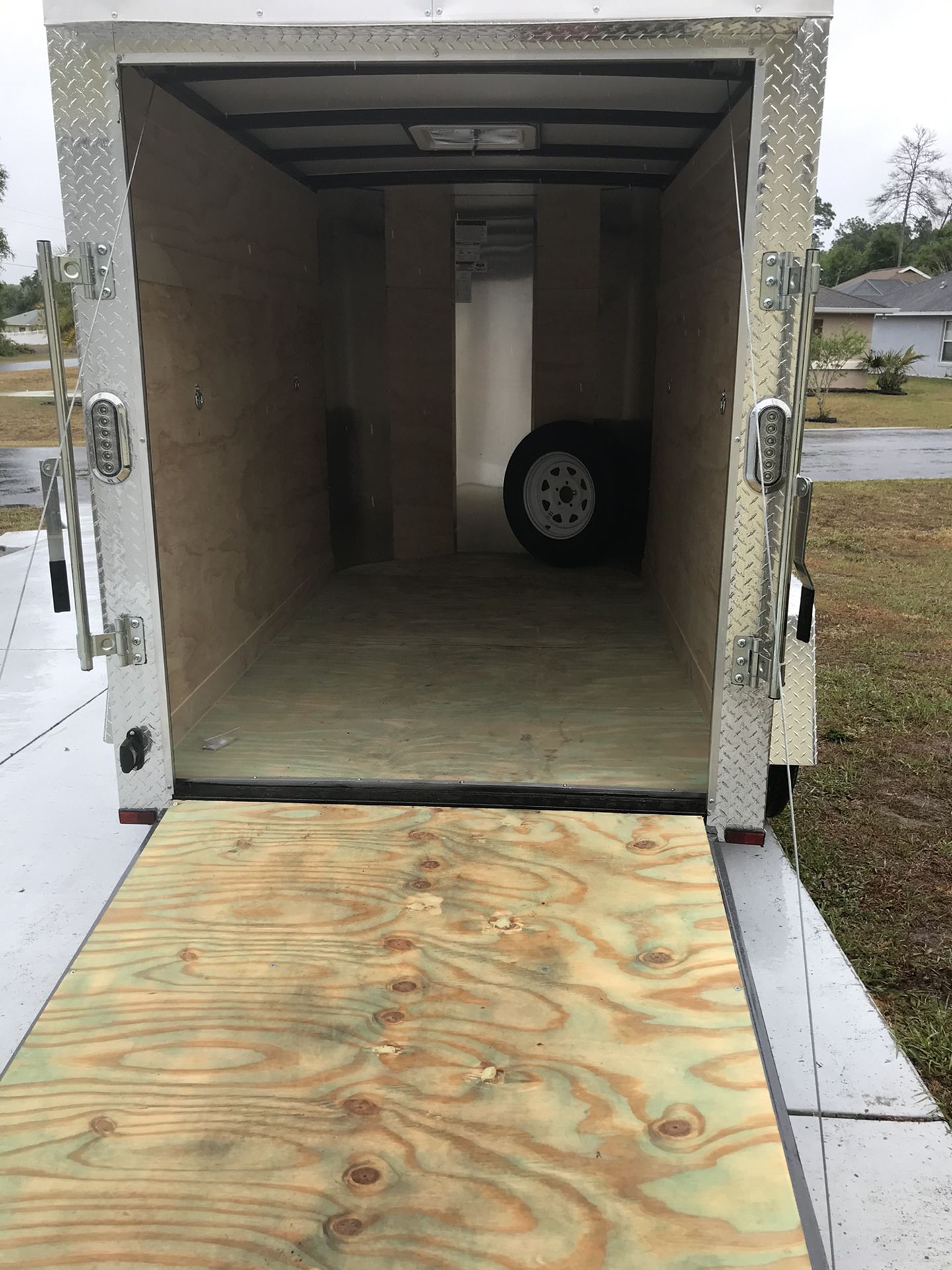 2018 Arising 5/8 S/A Silver 2217 V-Nose, Ramp, +6’ Height
