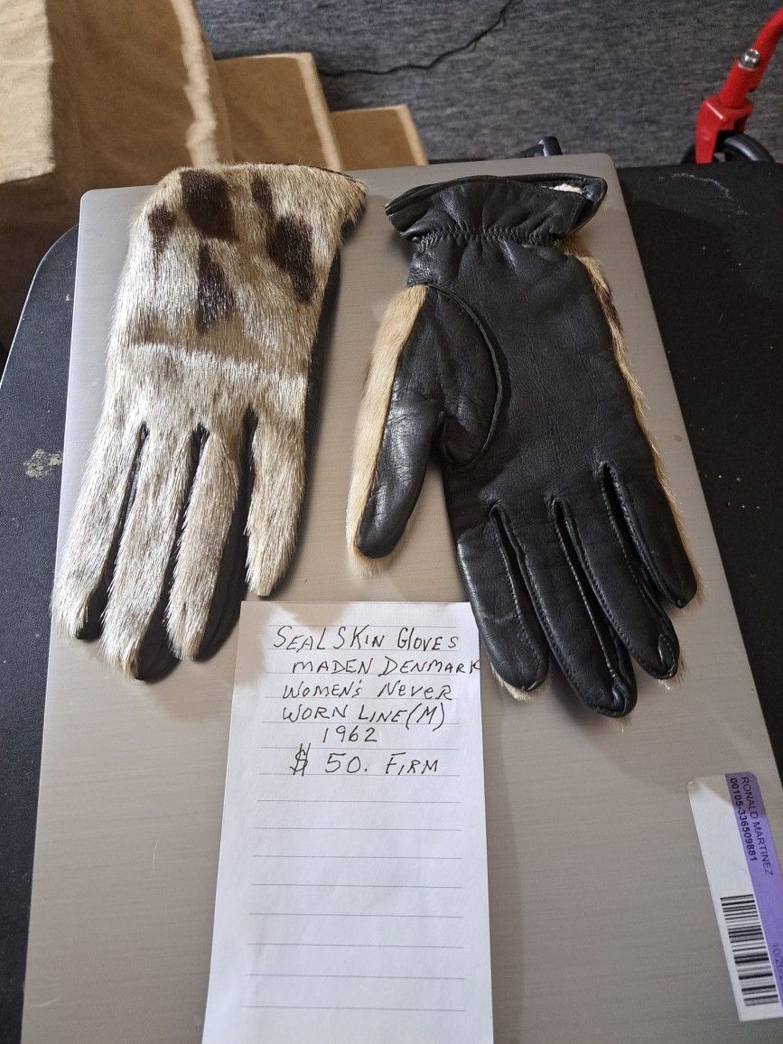 Seal Skin Glove Size M