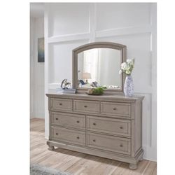 Elegant 7 Drawer Dresser 