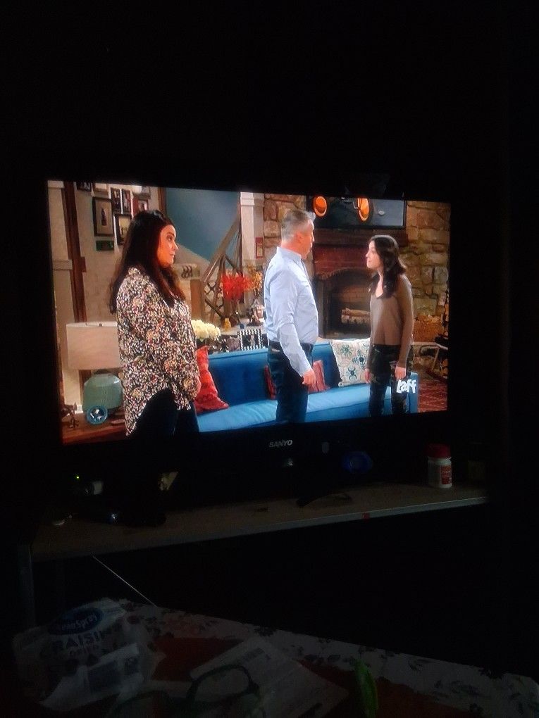 32" Inch  Flat Screen Sanyo Tv