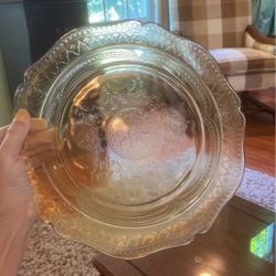 2 Yellow depression glass dishes