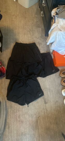 Black athletic shorts size men’s medium
