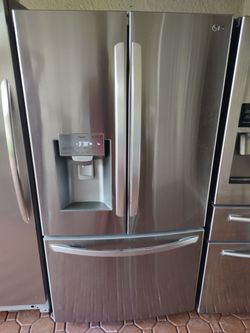 LG smart refrigerator new condition