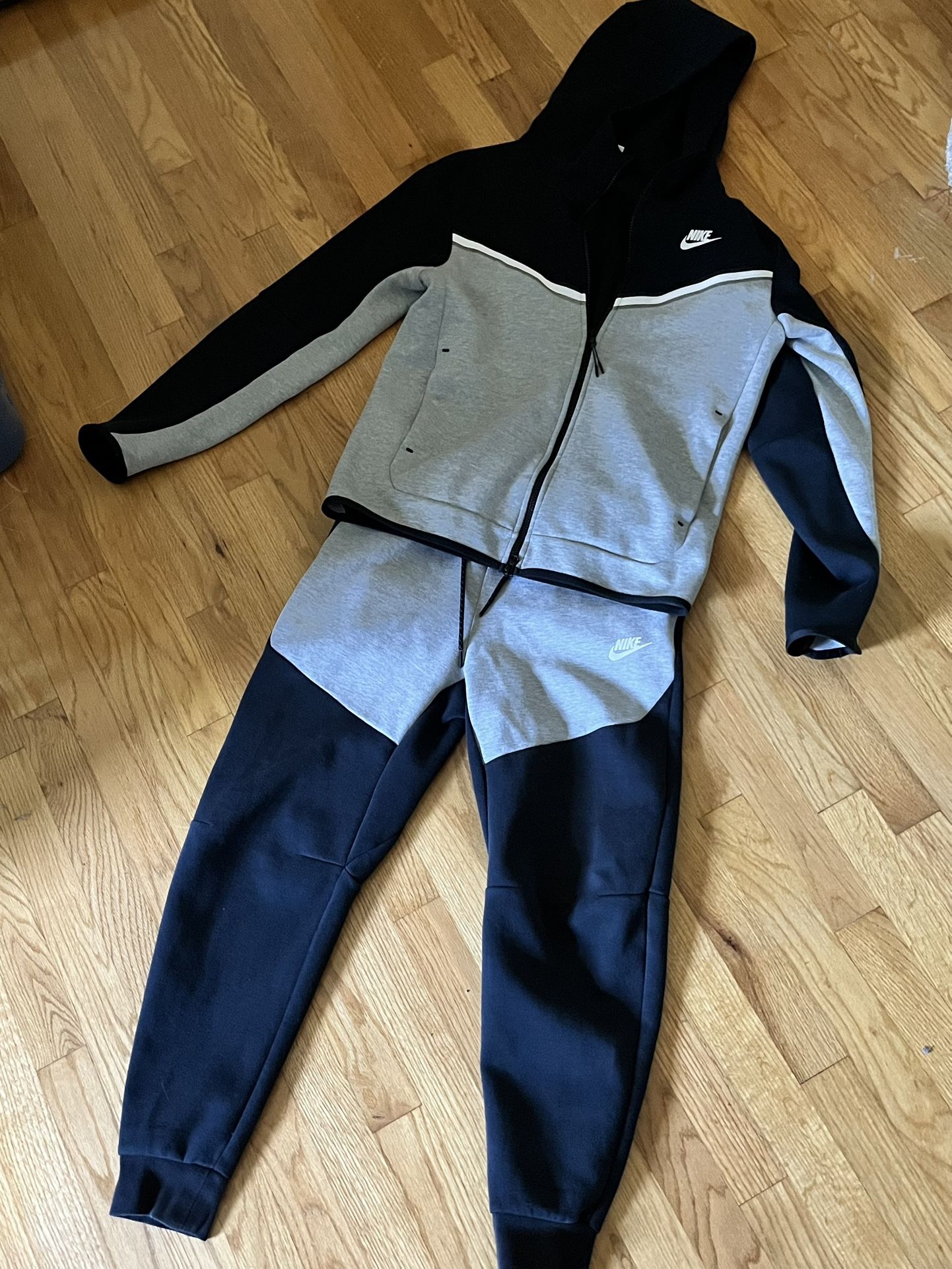 Nike Tech Size S