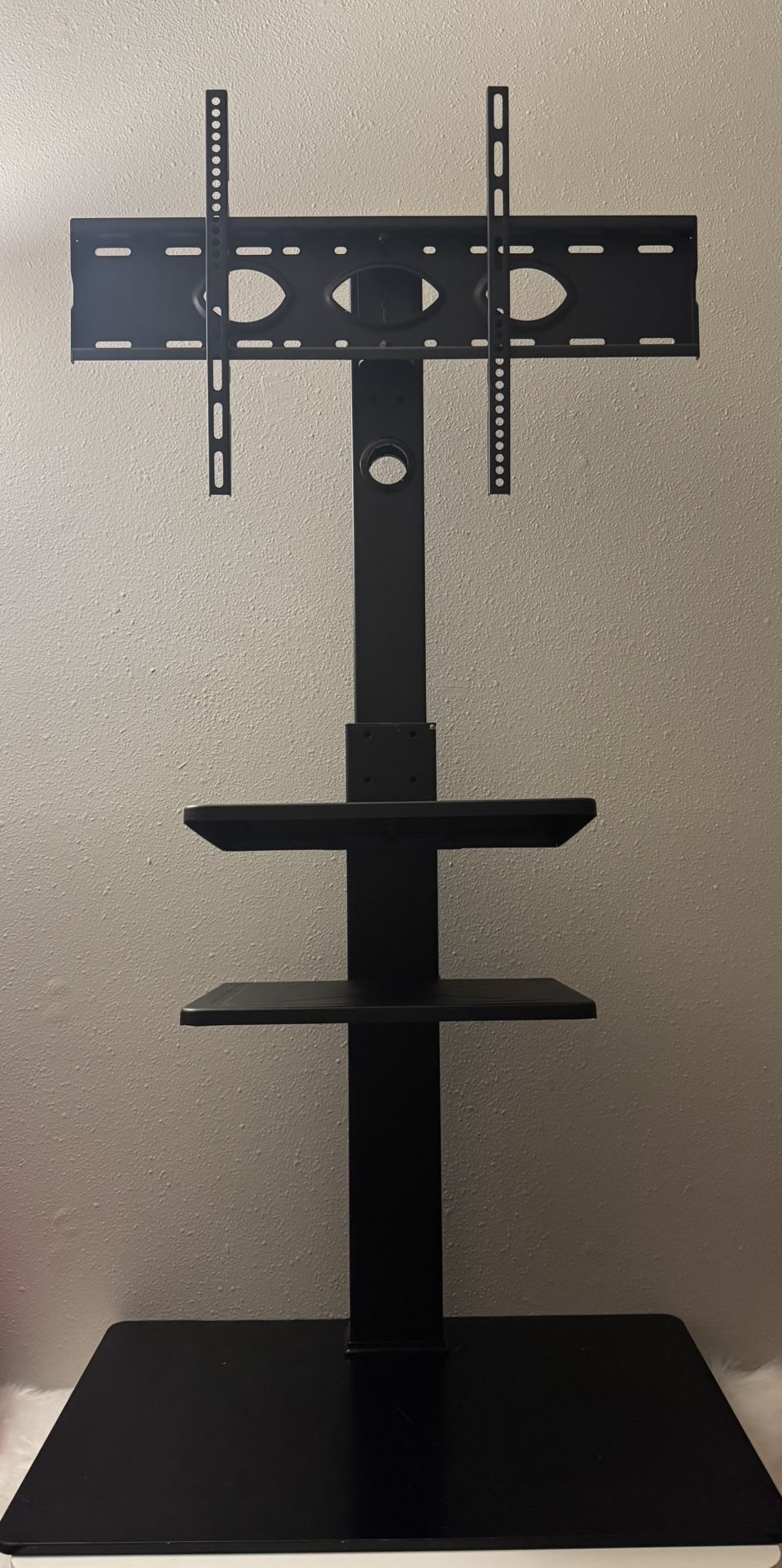 Ffreestanding TV stand with mount and shelves