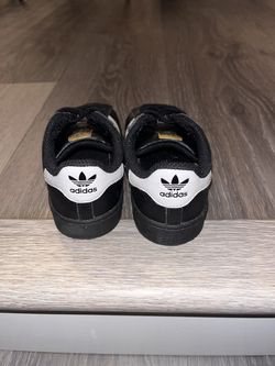 Kids 10K Adidas Superstar sneakers
